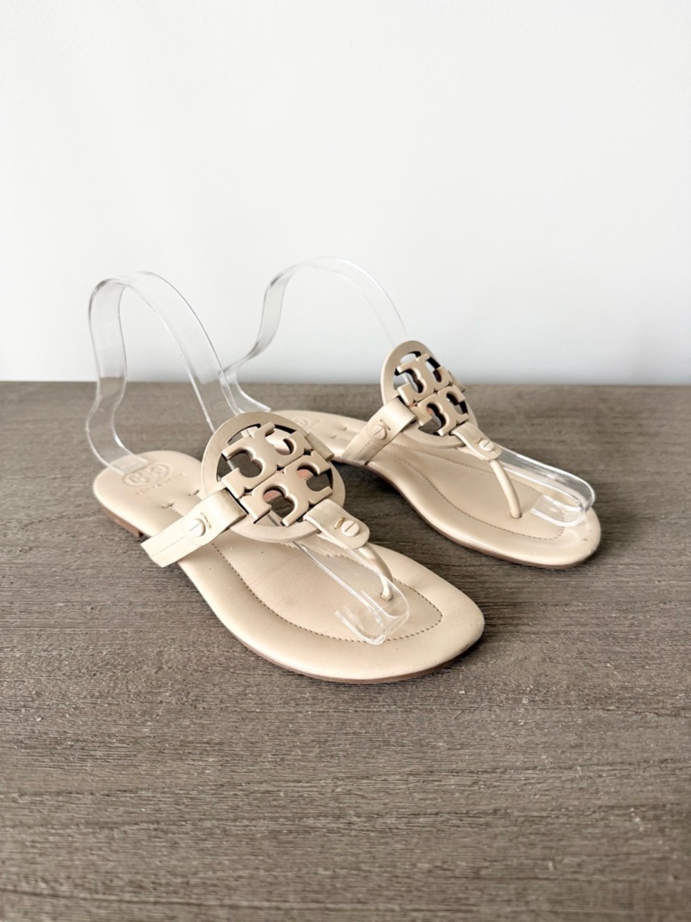 Tory Burch Beige Leather Miller Logo Thong Sandals Size 6.5 EUC